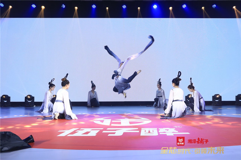  年會(huì)策劃公司|This annual meeting, burn! Blast!! !!!這場(chǎng)年會(huì)，燃！爆?。×耍。?！