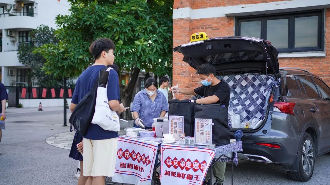 "夜幕降臨，美食與娛樂齊聚一堂：廣州日落夜市活動策劃